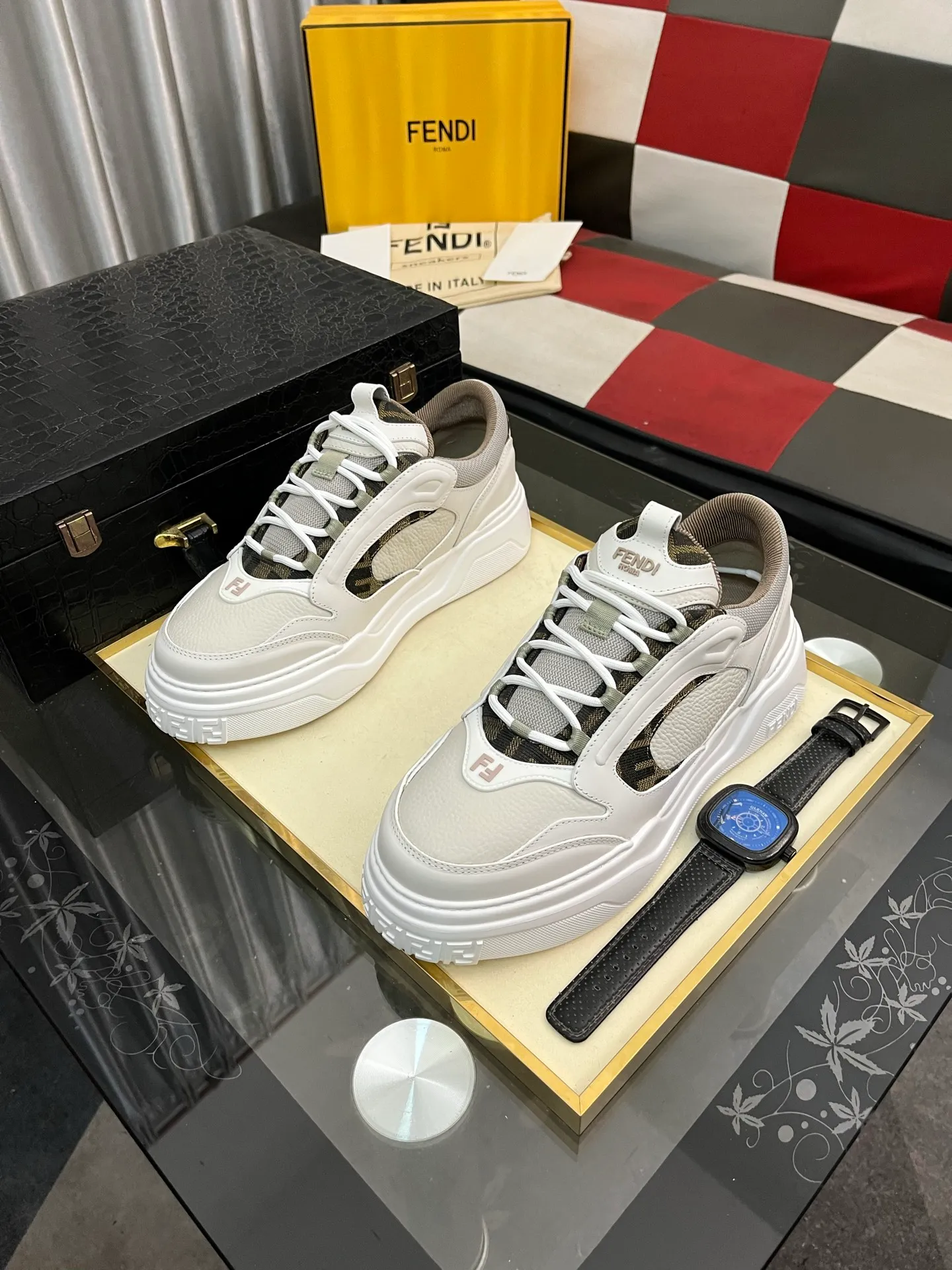 Men's Men's Shoes 💰680⌚️⌚️(Higher version) [Fendi] Fendi's latest casual shoes for men! Available at counters simultaneously! A one-to-one replica of the original. Made entirely of imported top-grain calfskin, the interior is made of top-grain water-dyed cowhide, and the original factory-supplied rubber outsole. Leading new fashion concepts. Matching code: 38-44. 45 can be customized and non-returnable!